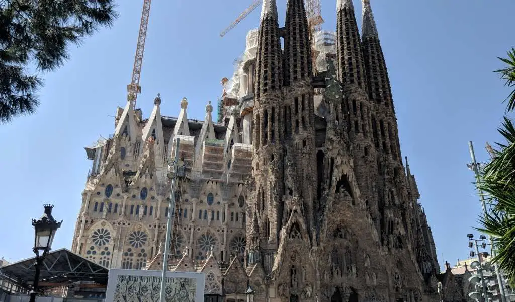 You are currently viewing 21 Facts About the Sagrada Familia That Might Surprise You